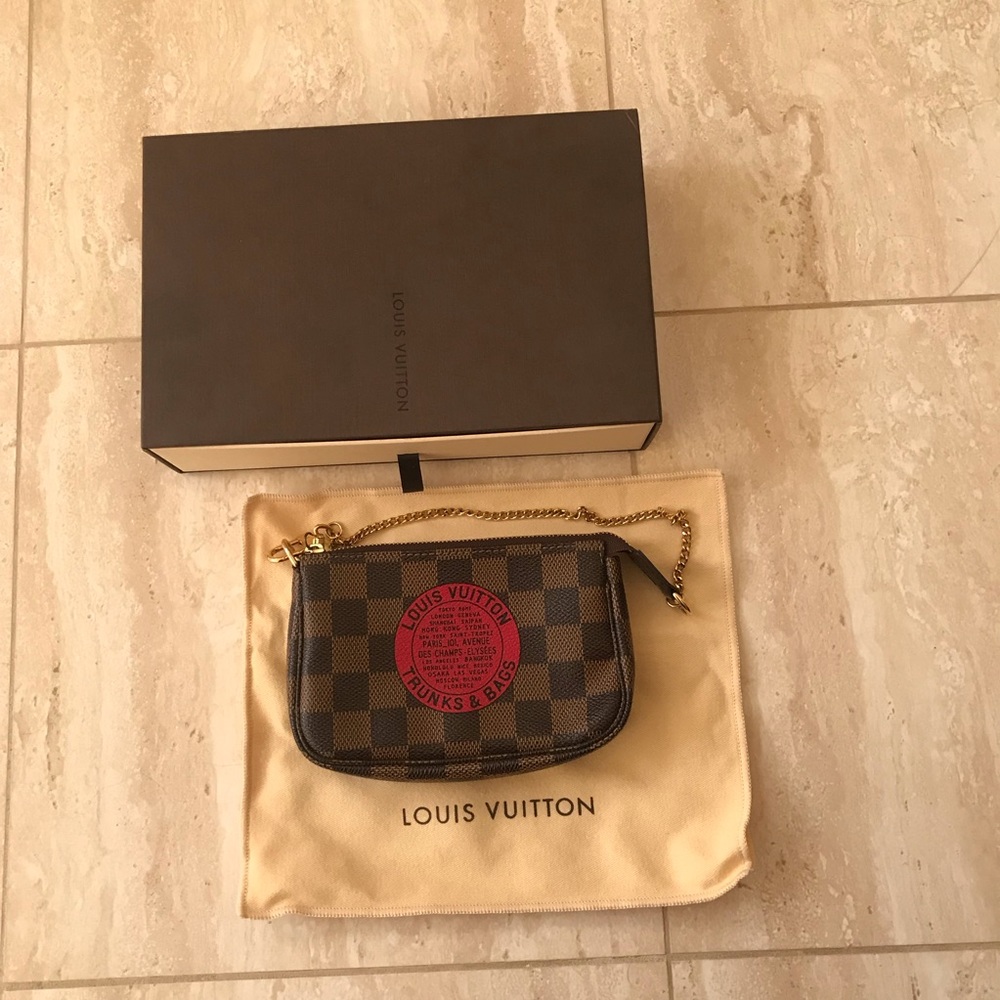 Louis Vuitton mini pochette accessories